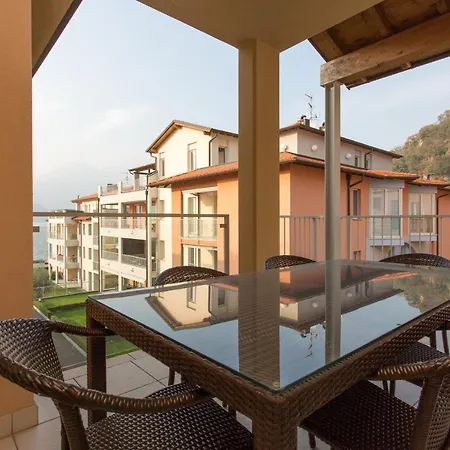 Sleeps 4 Pool Air Con T421963 Maccagno