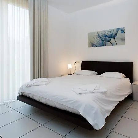 Sleeps 4 Pool Air Con T421963 Apartment *