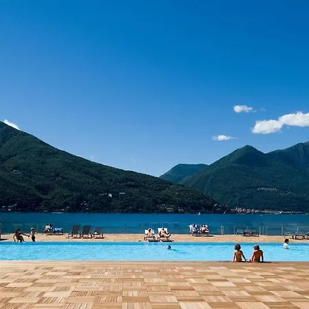 Sleeps 4 Pool Air Con T421963 Maccagno