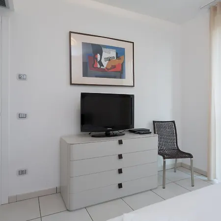 Sleeps 4 Pool Air Con T421963 Apartment Maccagno