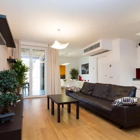 Sleeps 4 Pool Air Con T421963